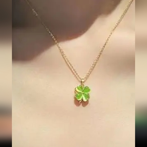 Four Leaf Clover Fidget Necklace Perfect if you are a fidgeter & Beautiful Irish - Picture 1 of 5
